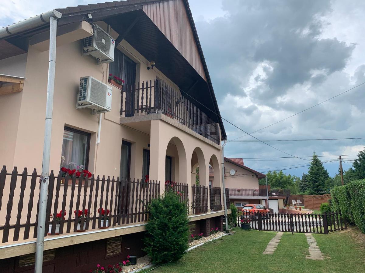 Nagcsalados Rozsa Apartman Balatonlelle Eksteriør bilde